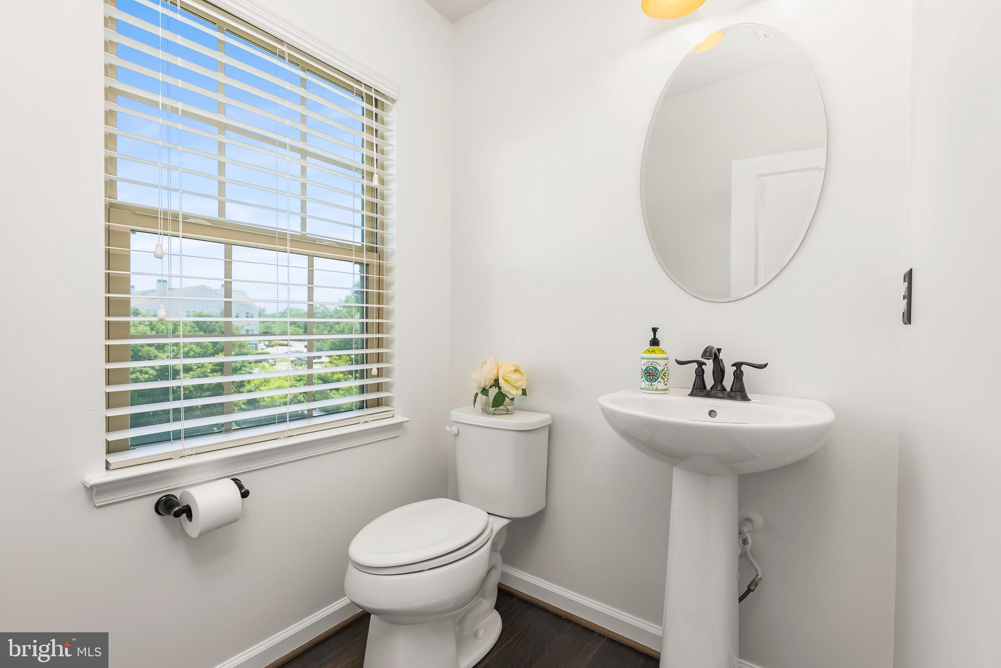 ORCHARD SQUARE - Residential Lease