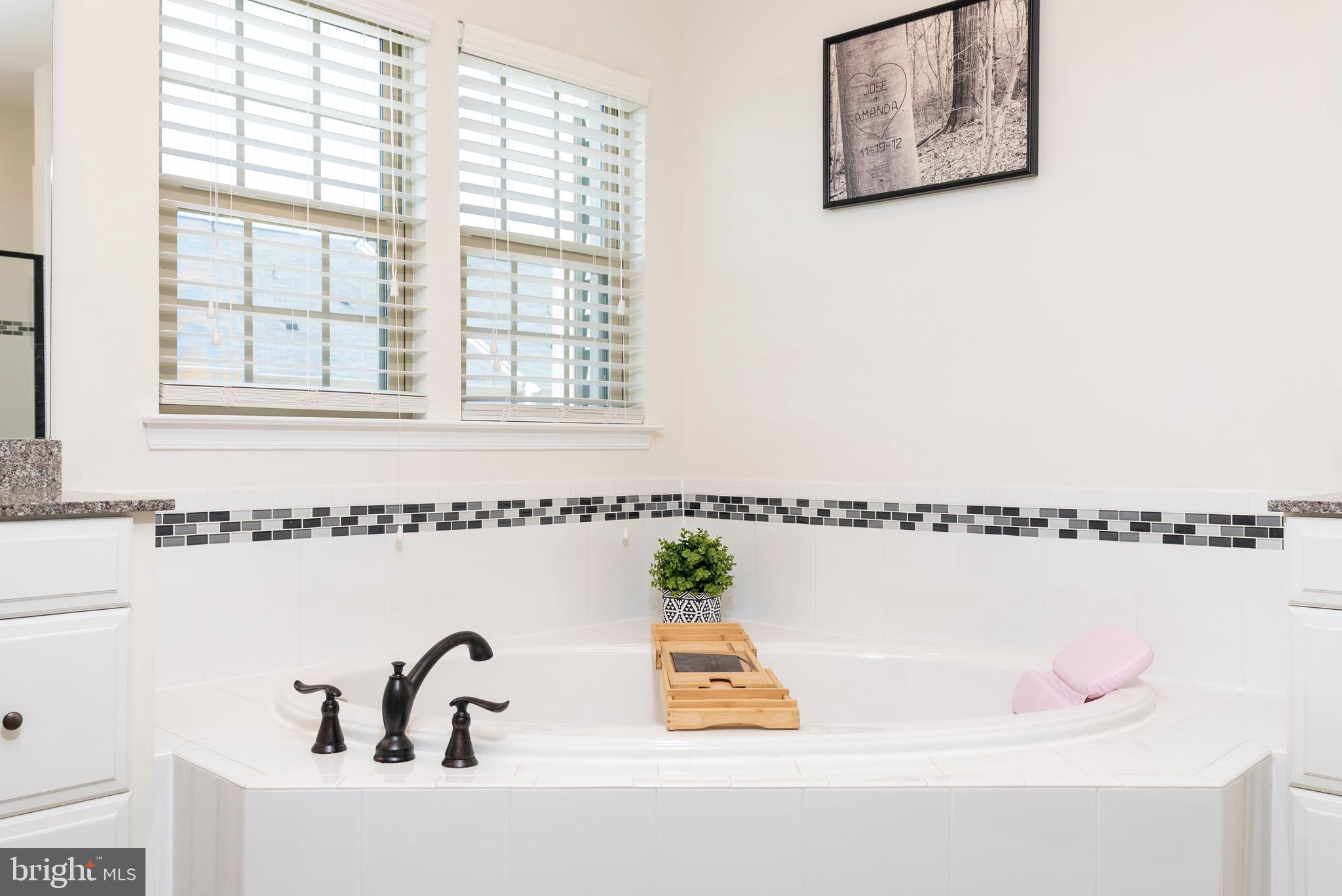 ORCHARD SQUARE - Residential Lease