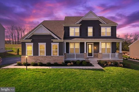 Photo of 7358 Sugar Magnolia Loop, GAINESVILLE, VA 20155 (MLS # VAPW2118242)