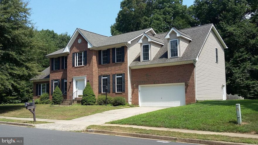 Prestigious Large Brick Colonial in Montclair on Corner Lot! Backs to Powells Creek w/ view of Golf Course & Parkland! 3500+ Sqft Living space. 2 Master Bdrms, Huge walk-in s. Formal Living & Dining Room, Huge Sunroom w/ vaulted ceiling, Greatroom w/ FP & Huge Kitchen w/ Center Cooking Island, Two Zone Heating/Cooling, 400 Amp Elec, & Large 2 Car Garage. Also available for sale.