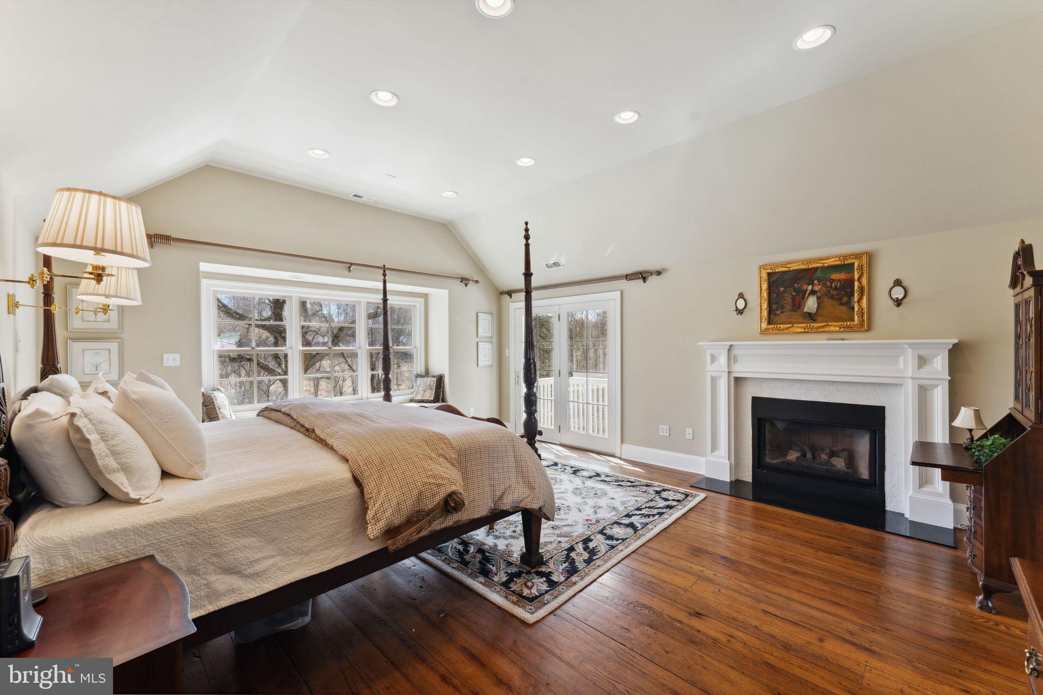 RADNOR HUNT - Residential