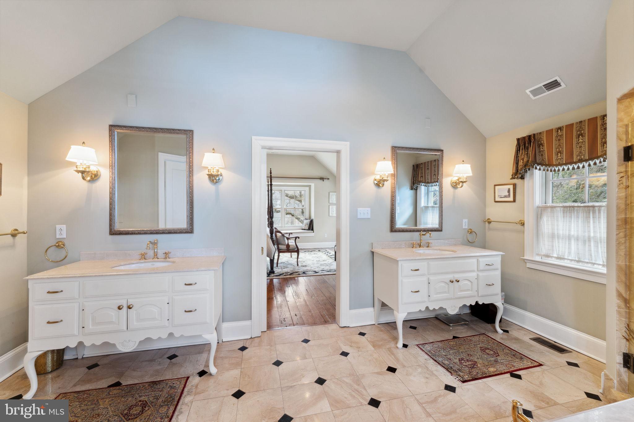 RADNOR HUNT - Residential