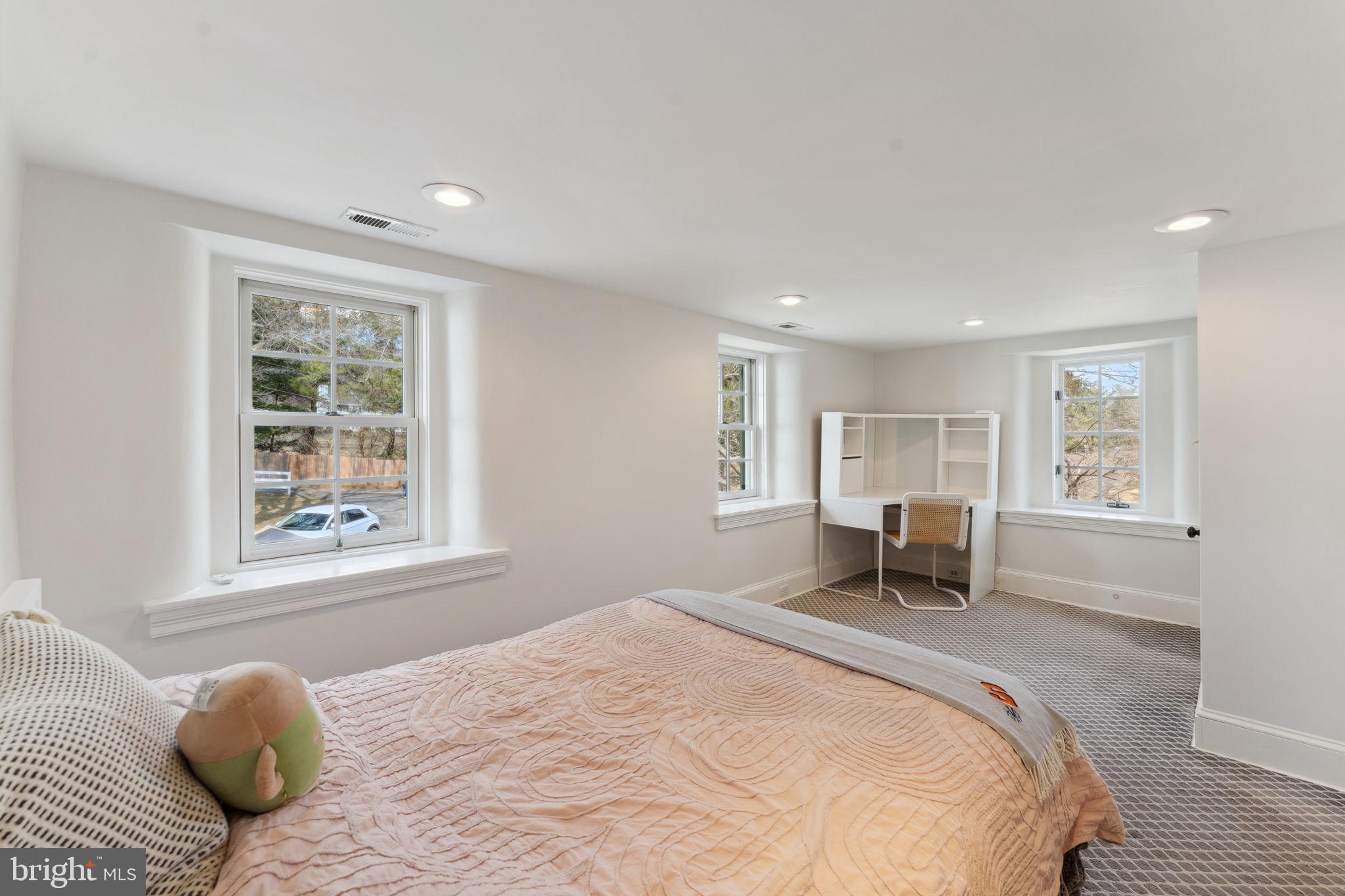 RADNOR HUNT - Residential