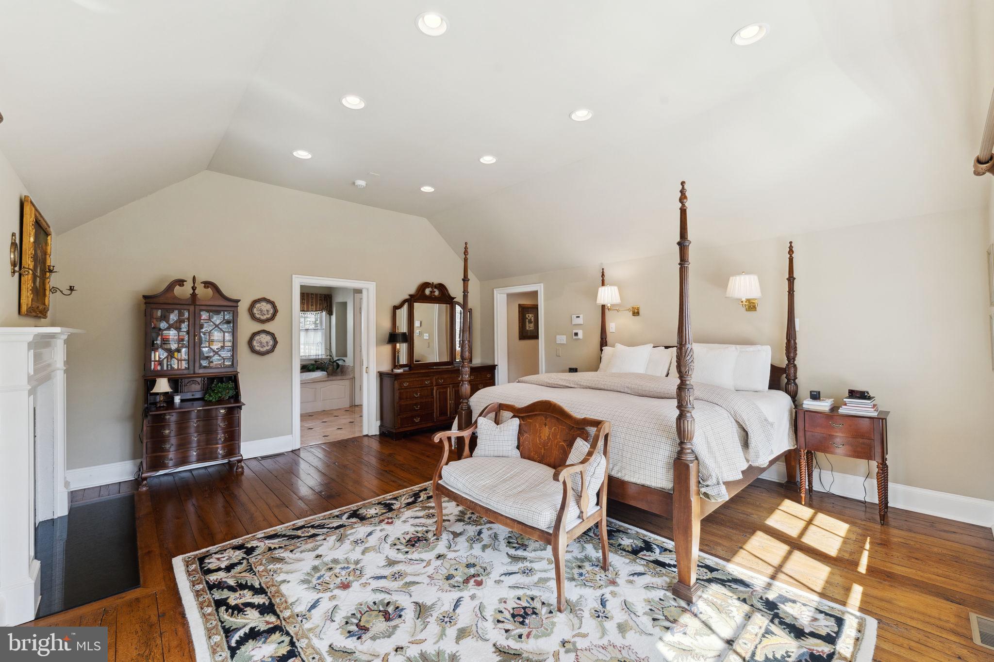 RADNOR HUNT - Residential