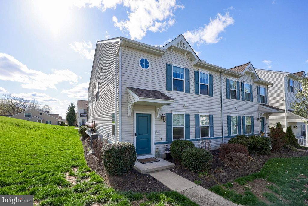 Photo of 316 Sowle Court, WILLOW STREET, PA 17584 (MLS # PALA2067332)