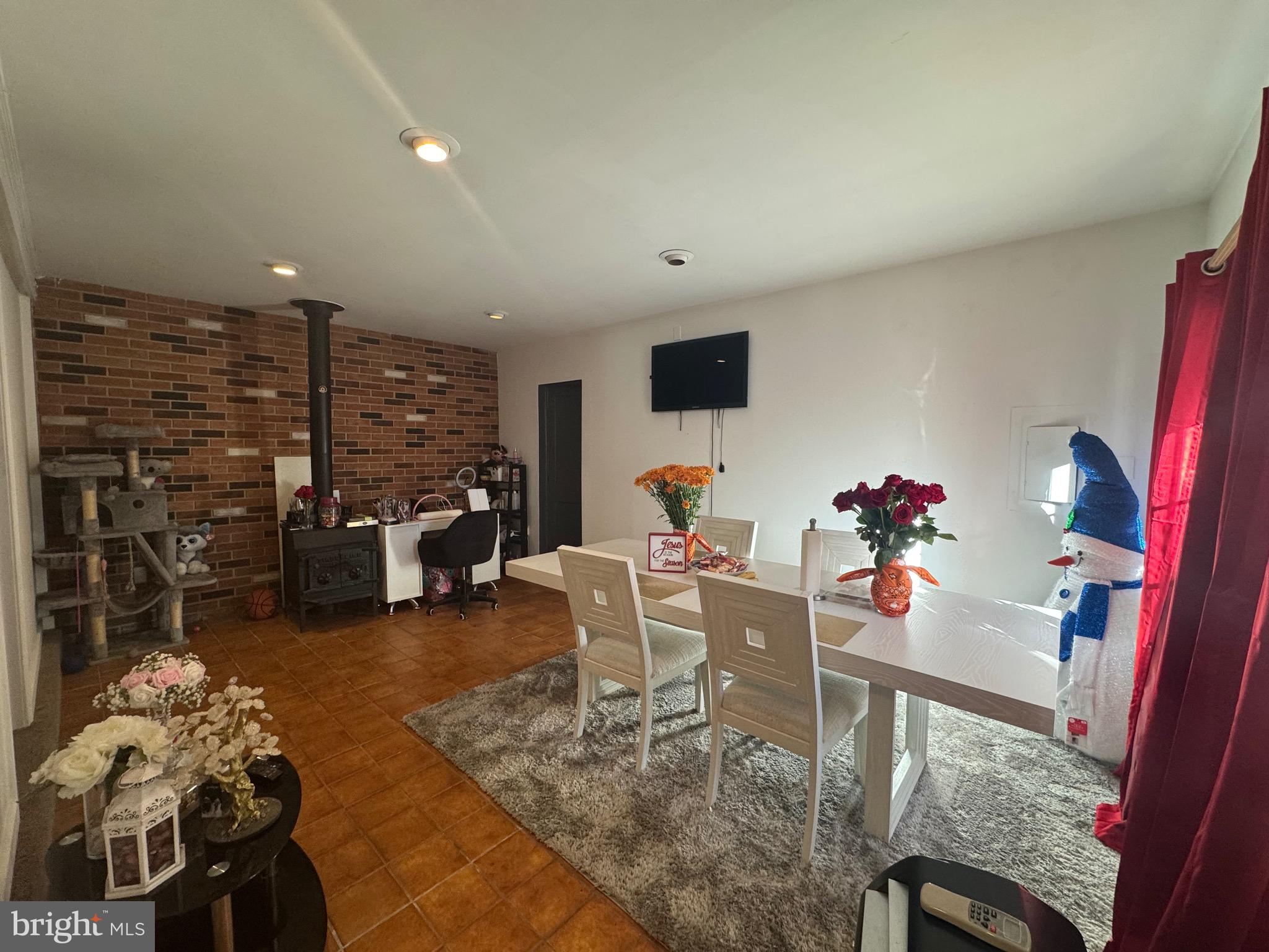 GAITHERSBURG OUTSIDE - Residential