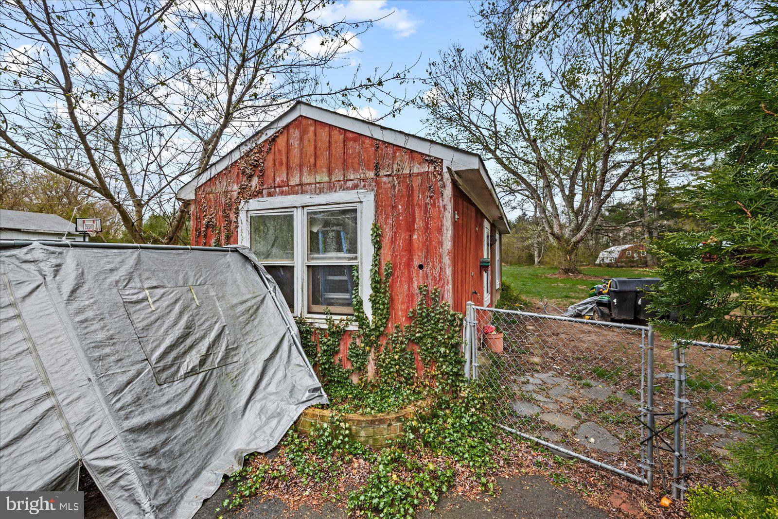 RIDGE POINT ESTATES - Residential