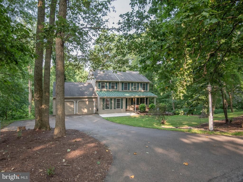 Photo of 106 N TANGLEWOOD DR, QUARRYVILLE, PA 17566 (MLS # PALA2038766)