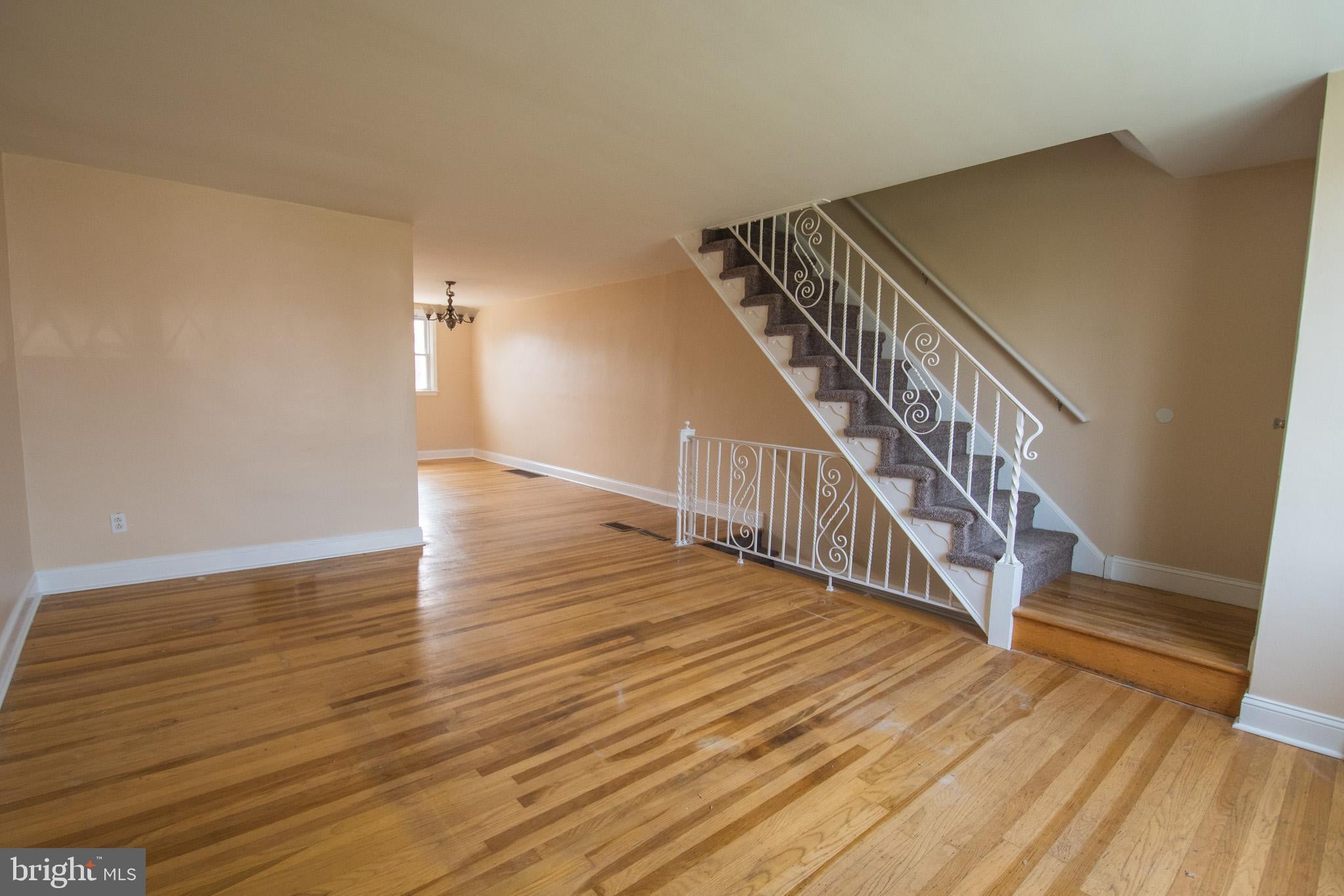 715 W OAKWOOD DRIVE