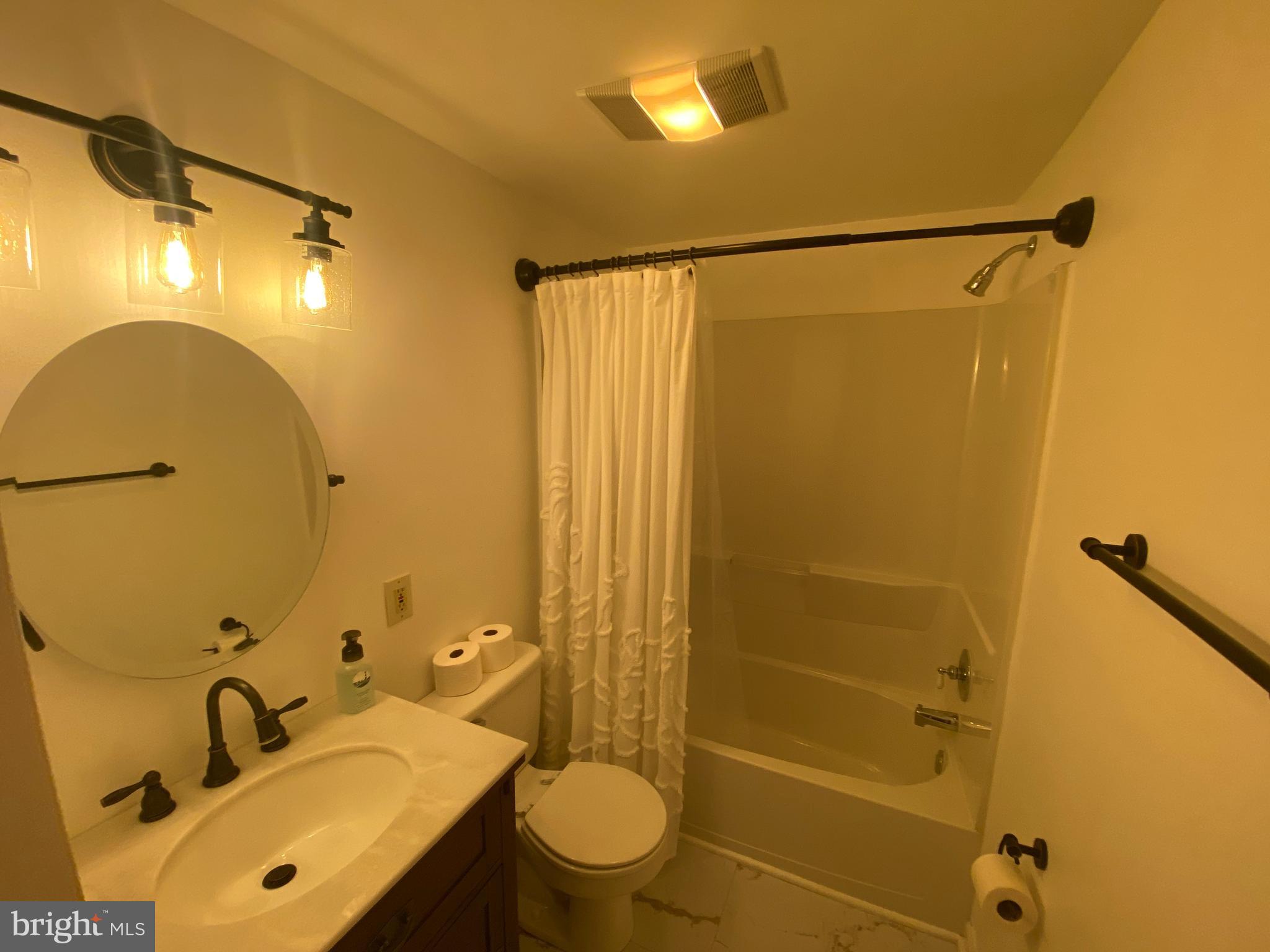 LAKE OF THE WOODS - Residential Lease