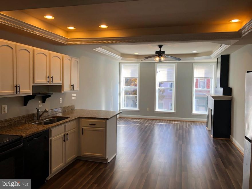 Great 2 story condo located in Federal Hill. 4 blocks from the shops and restaurants. Totally rehabbed unit with granite counter-tops, stainless steel appliances, washer/dryer in the unit, 2 master suites on separate levels for privacy. Water is included in the rent. This is a must see! Available immediately!