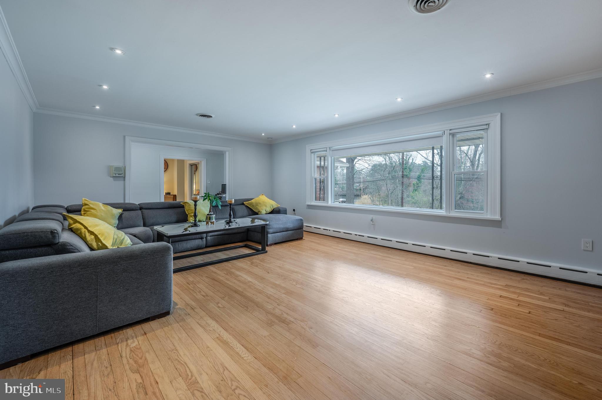 301 W LAKESHORE DRIVE