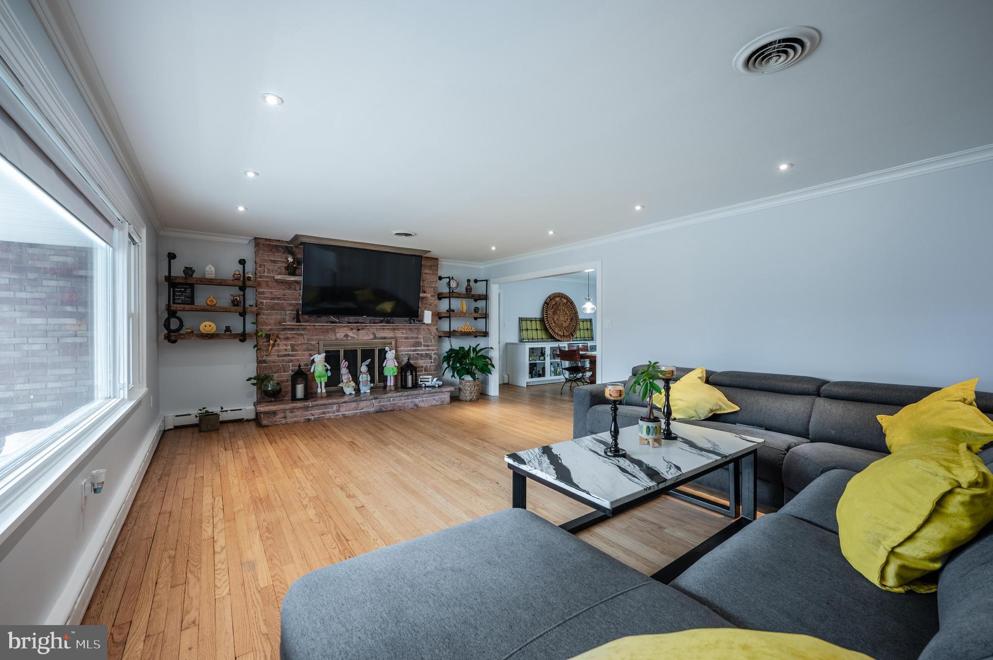301 W LAKESHORE DRIVE
