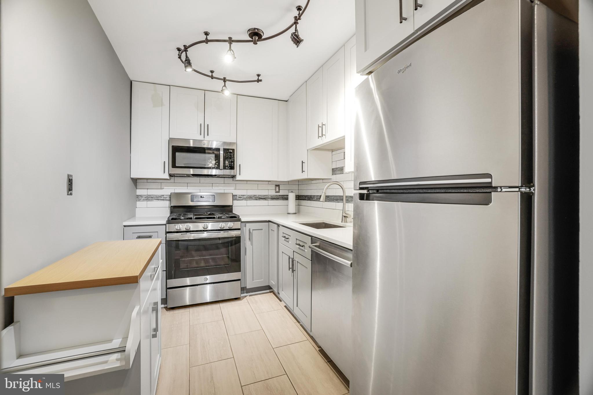 PORT ROYAL CONDOMINIUM - Residential