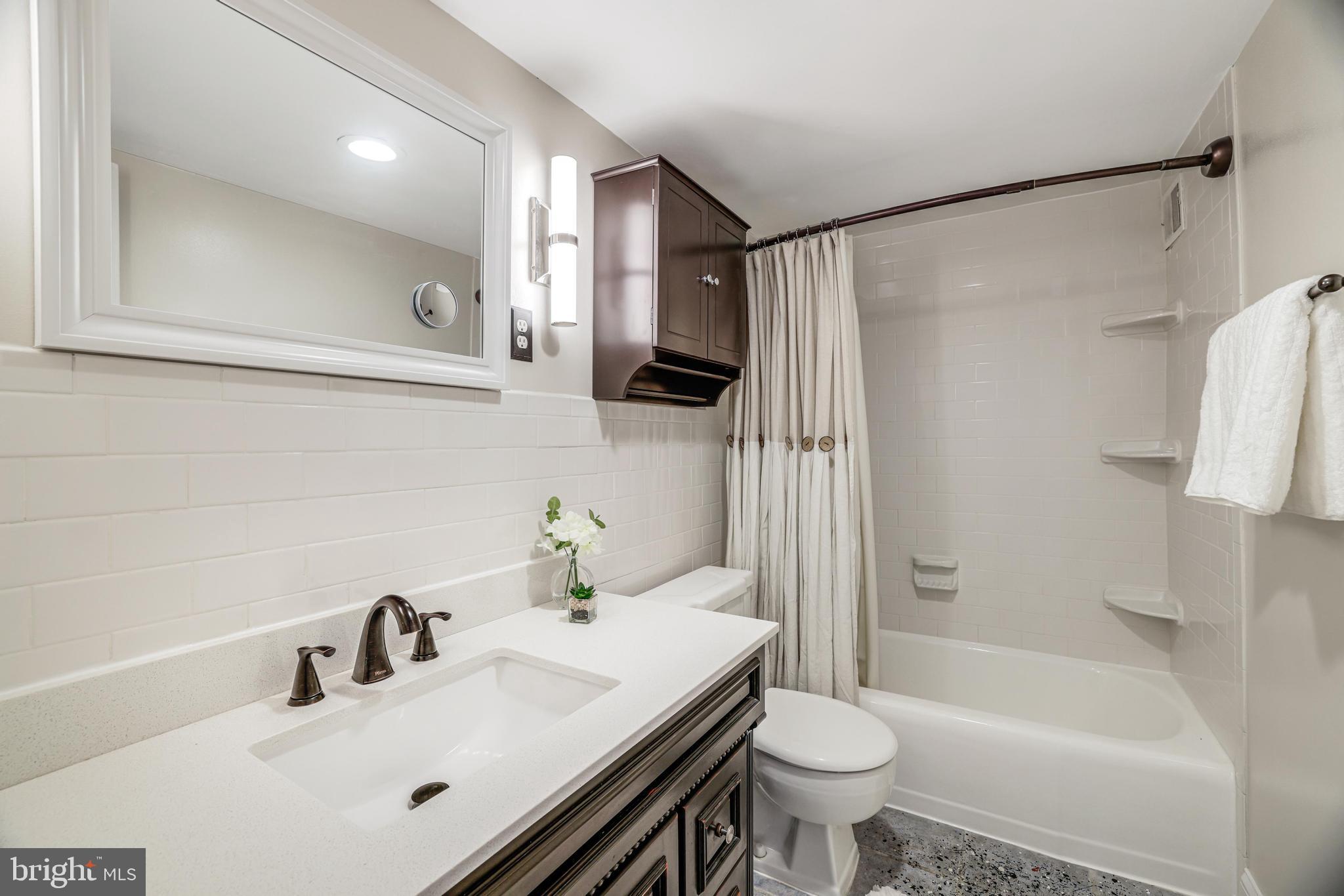 PORT ROYAL CONDOMINIUM - Residential