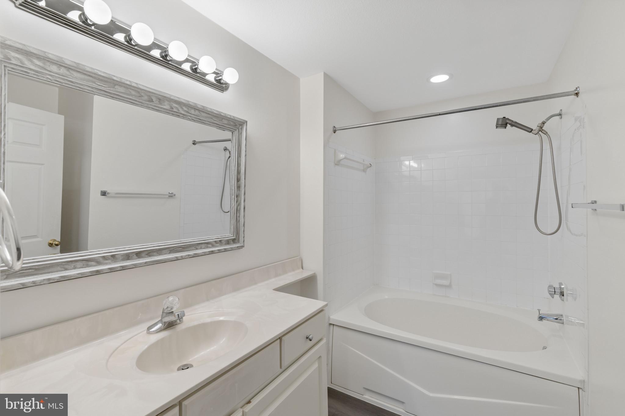 BRISTOL GREEN - Residential