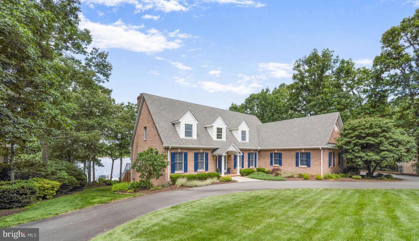 11203 FIELD CIRCLE