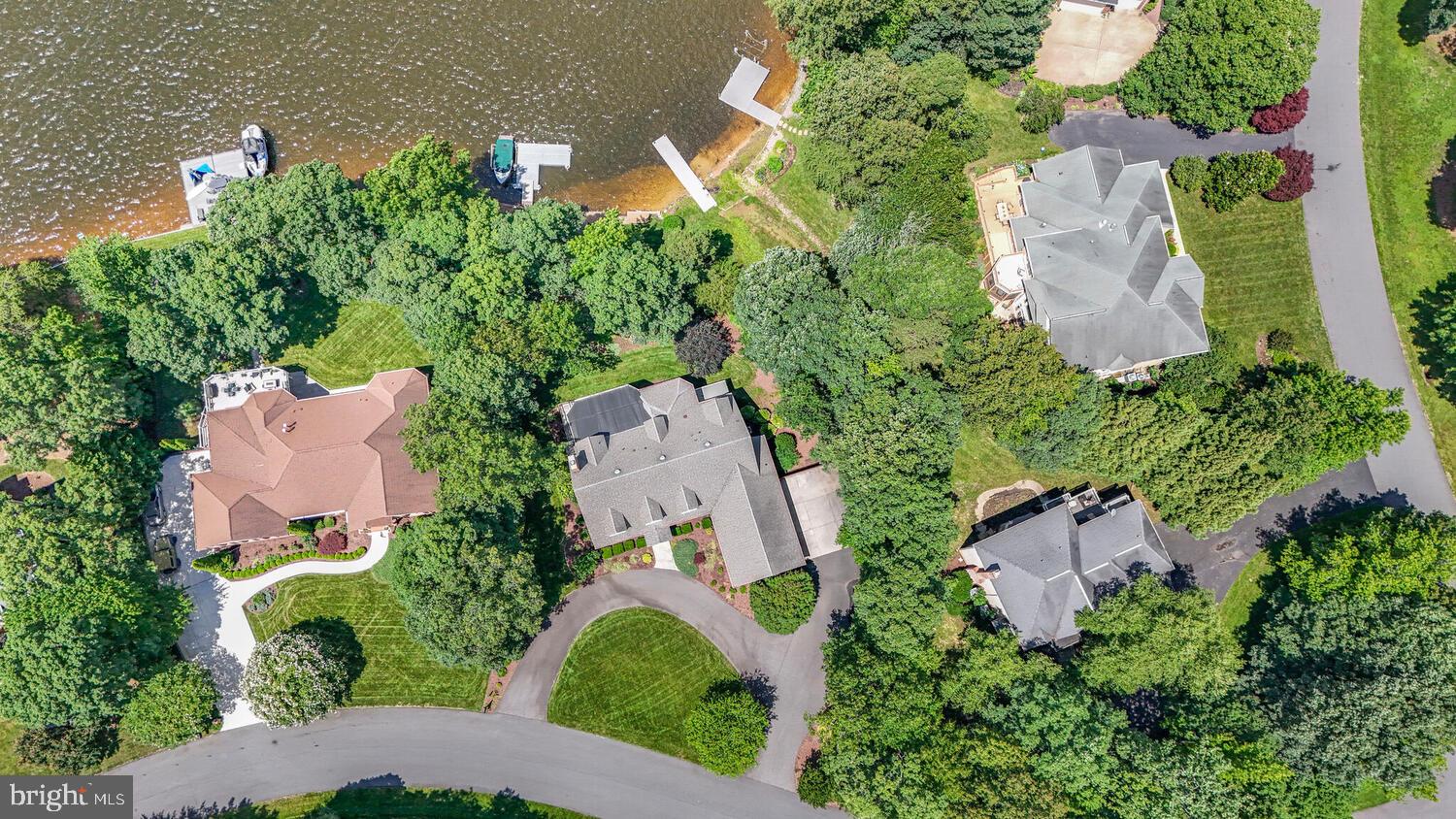 11203 FIELD CIRCLE