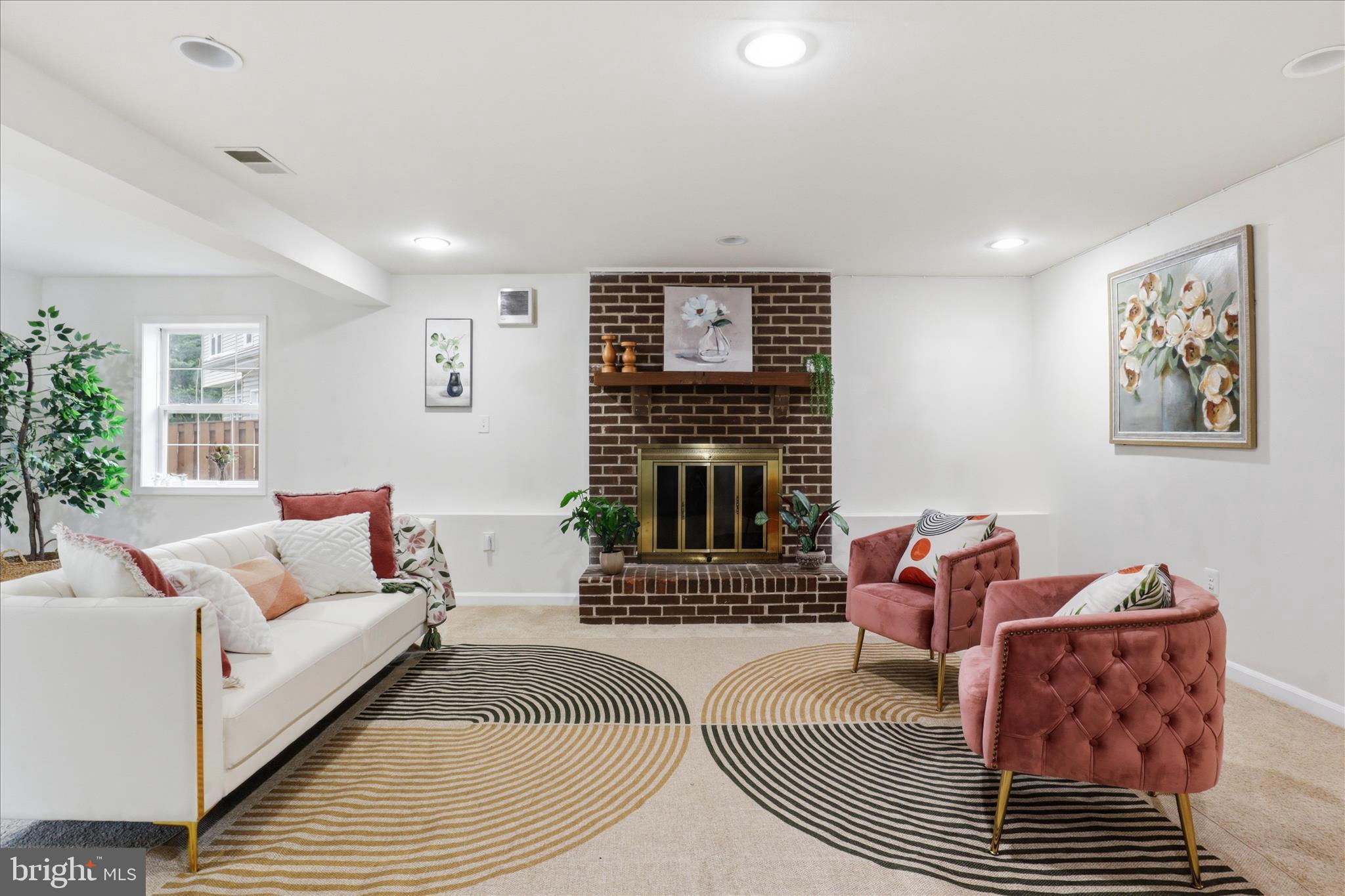 CRESTBROOK - Residential