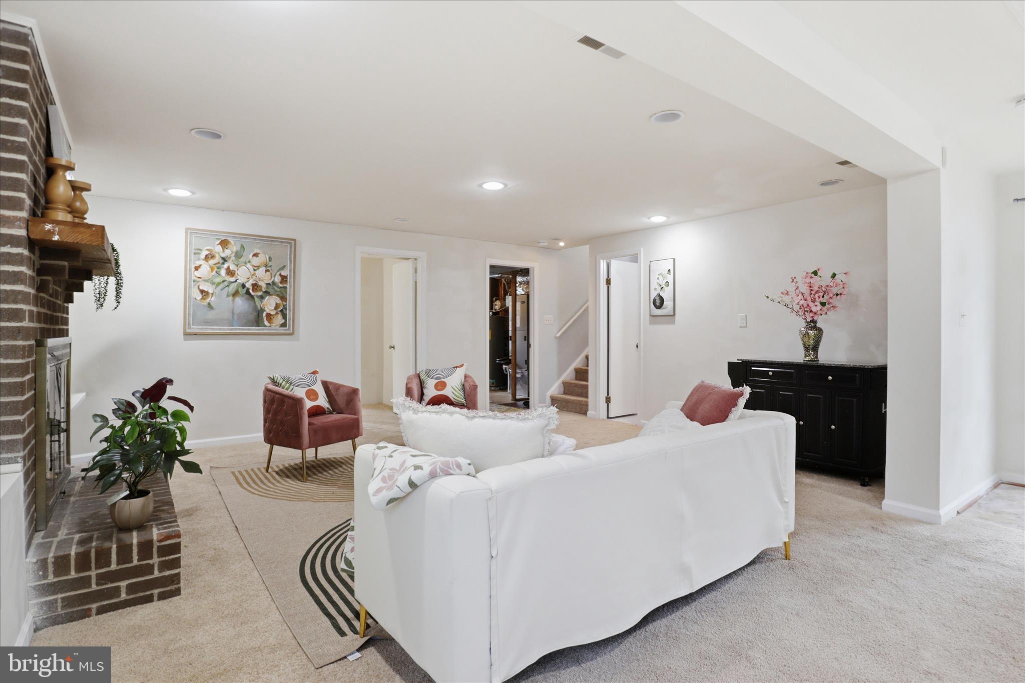 CRESTBROOK - Residential