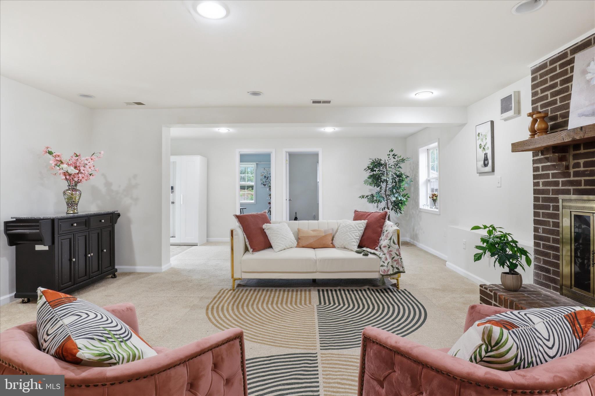 CRESTBROOK - Residential