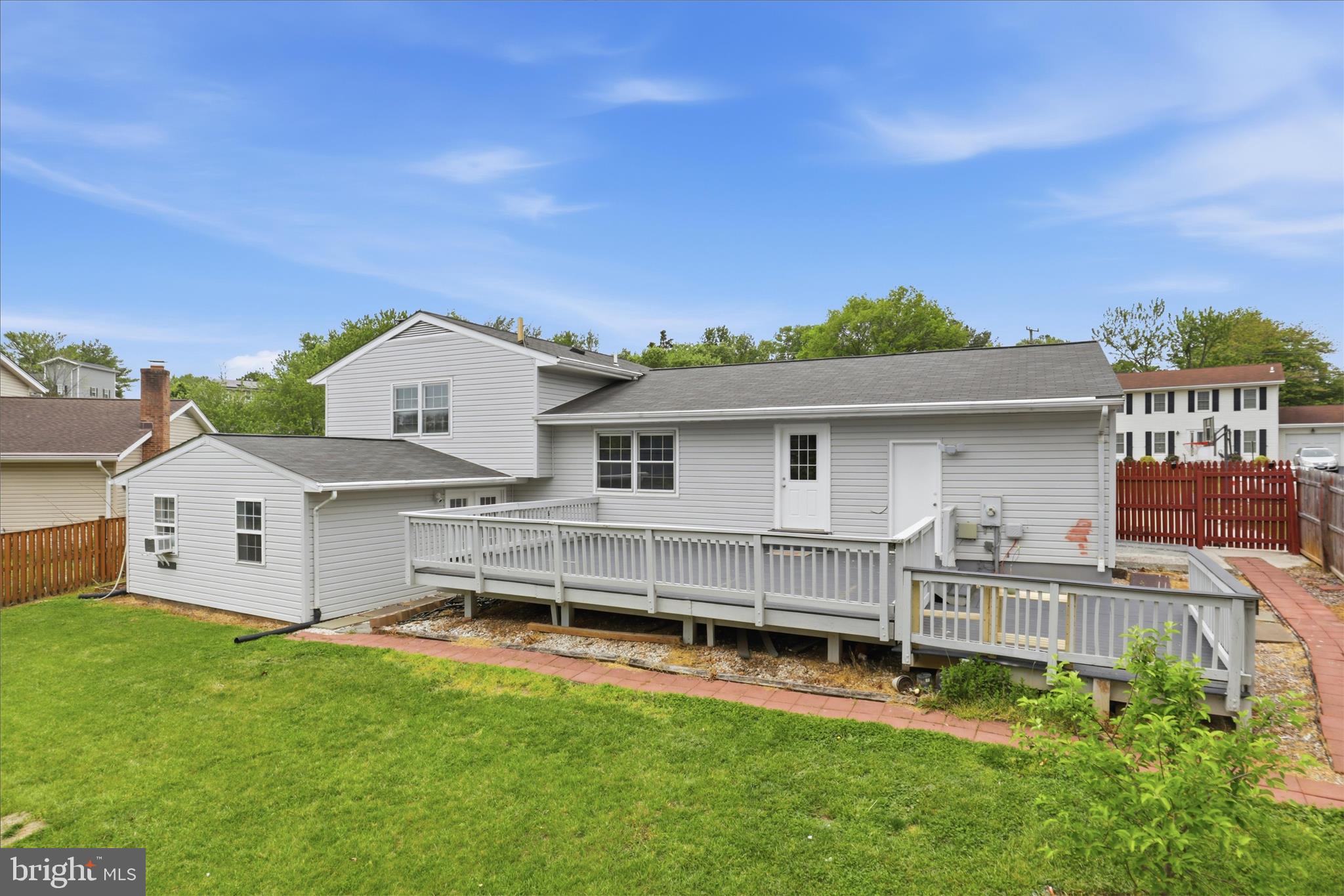 CRESTBROOK - Residential