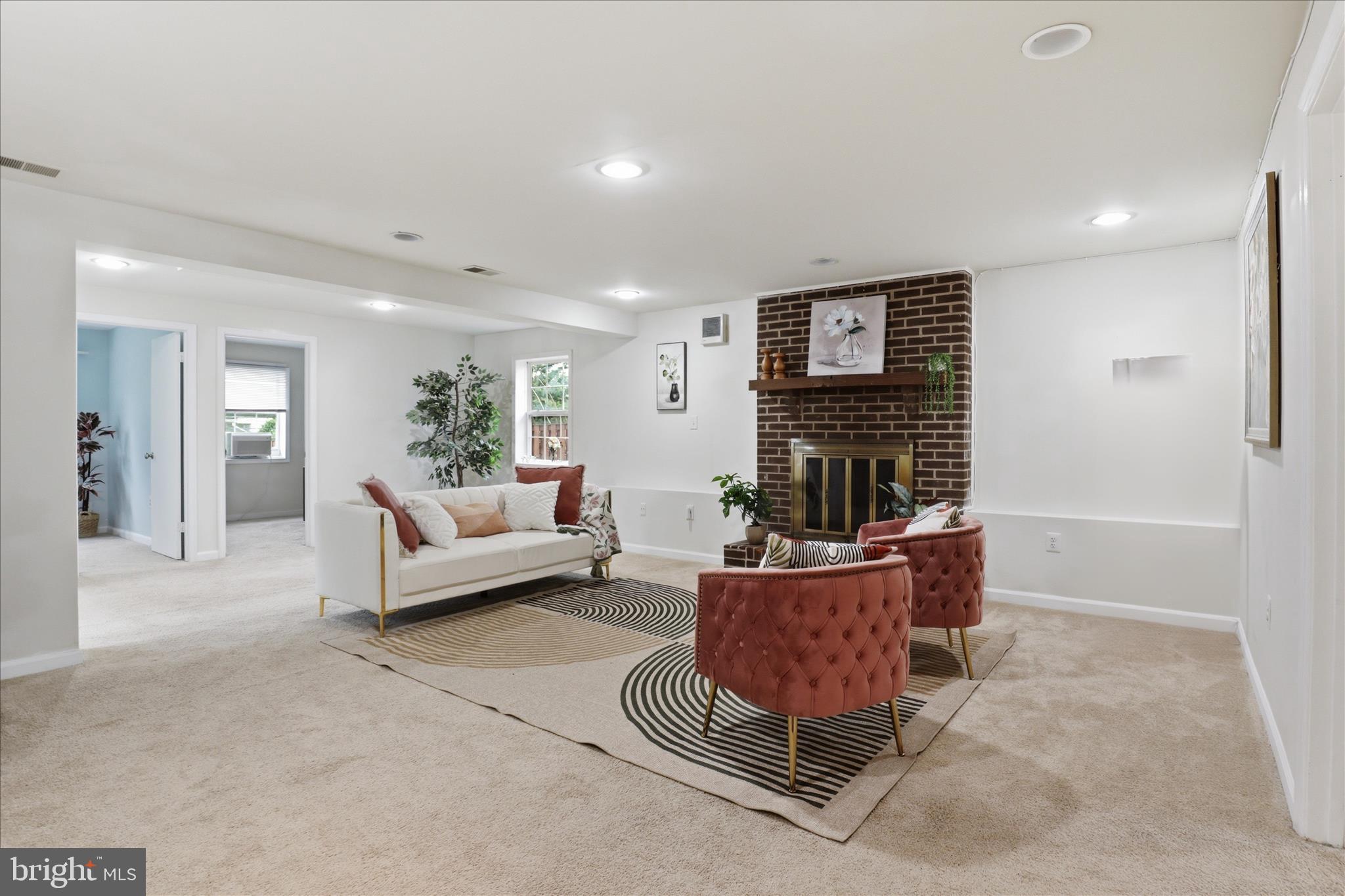 CRESTBROOK - Residential