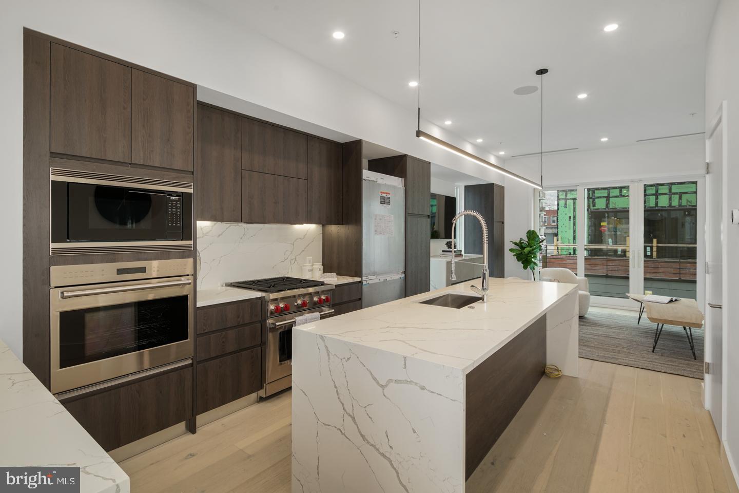 LOGAN SQUARE - Residential