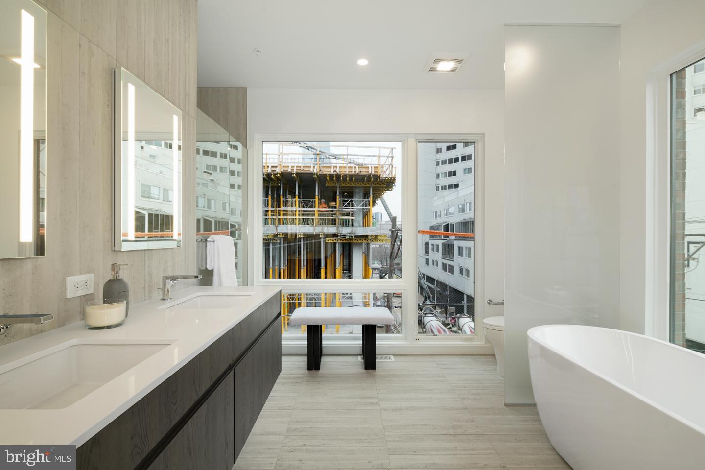 LOGAN SQUARE - Residential