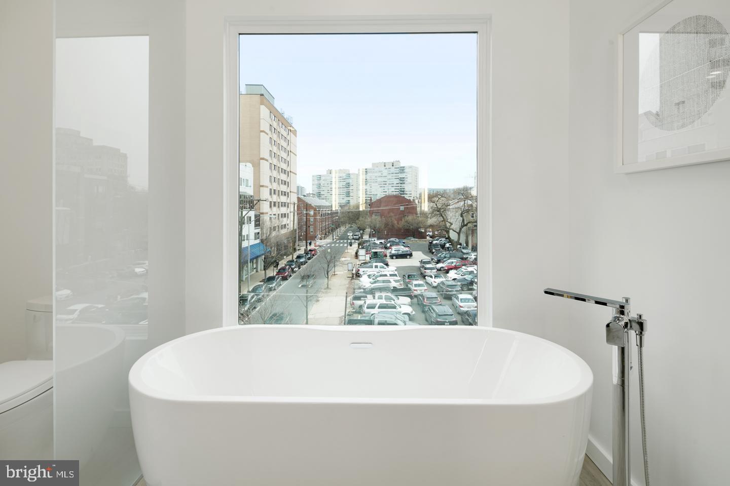 LOGAN SQUARE - Residential