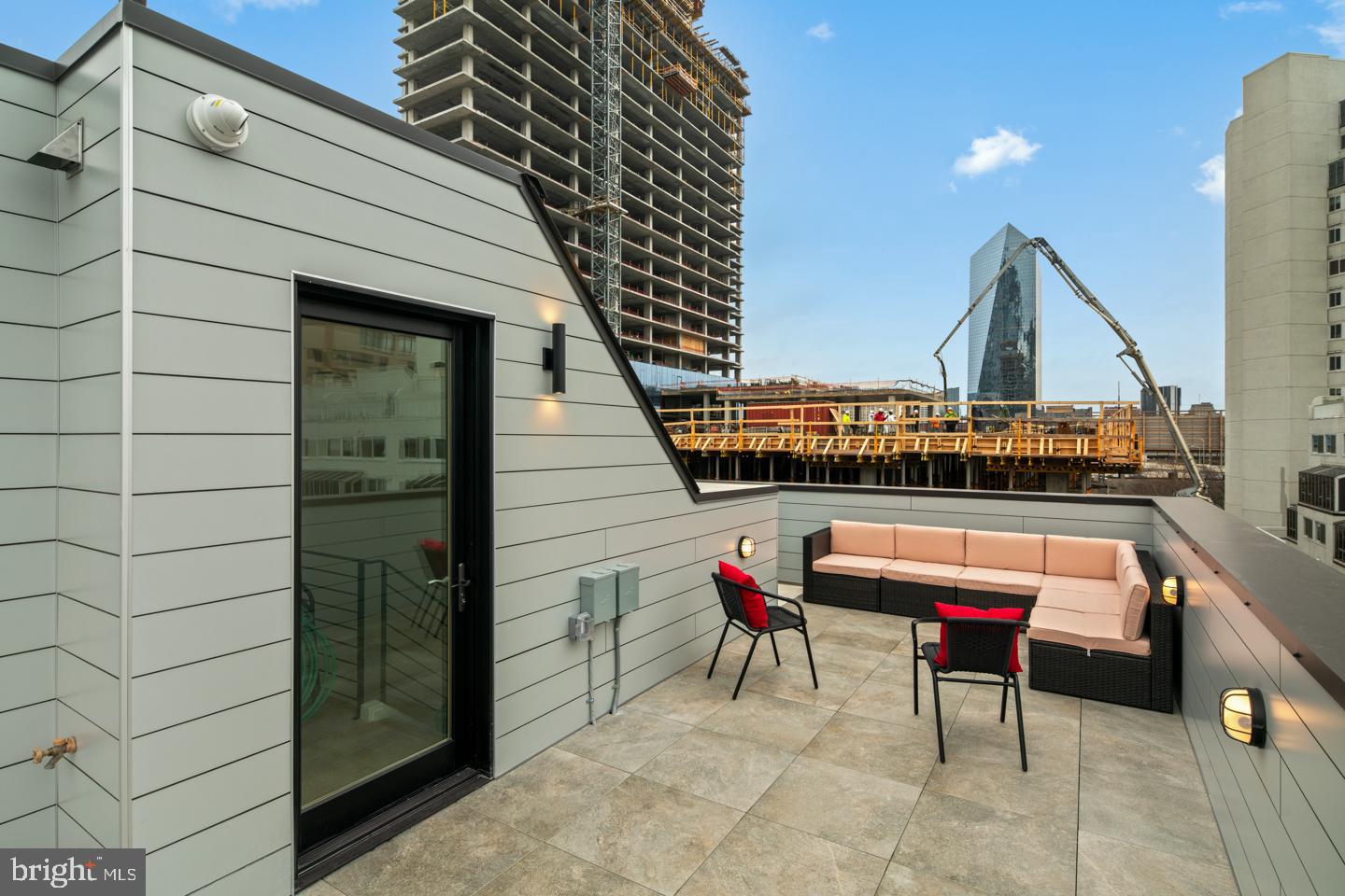 LOGAN SQUARE - Residential