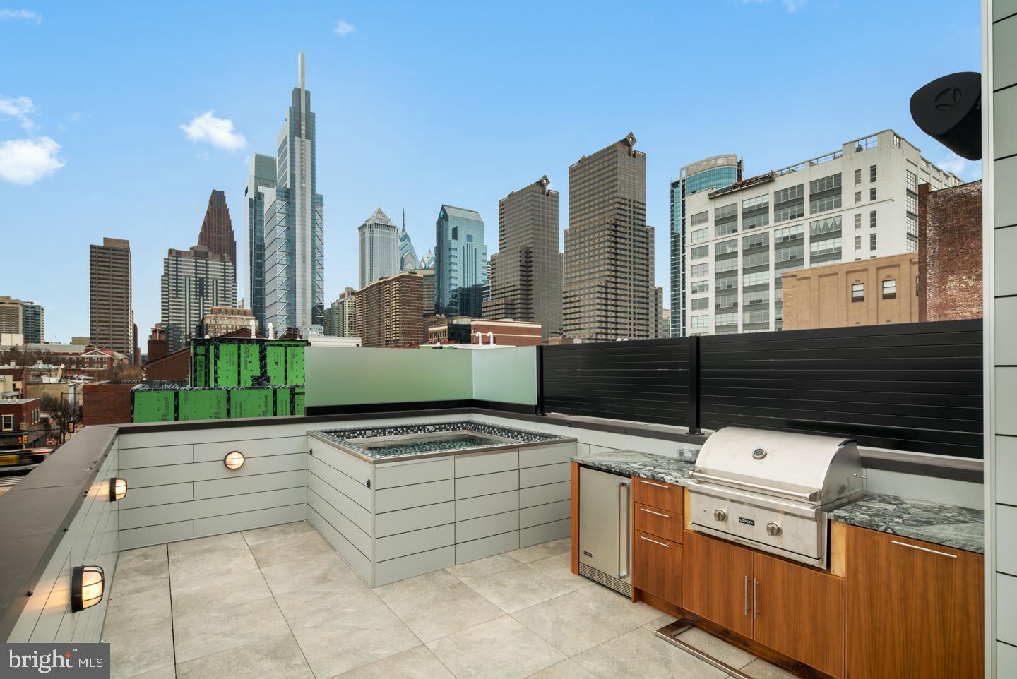 LOGAN SQUARE - Residential