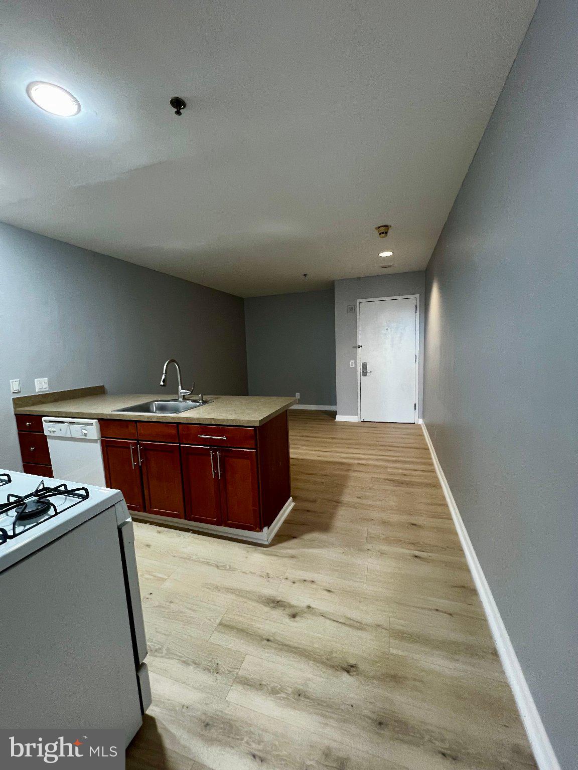 1100 VINE STREET P203
