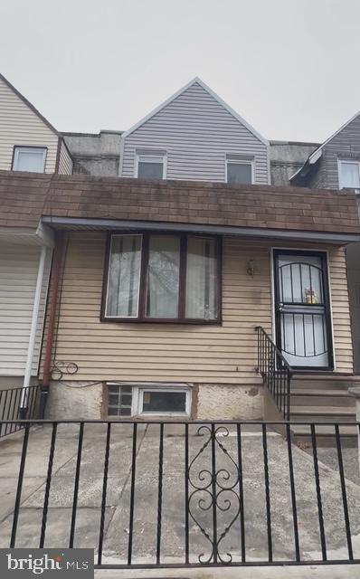 This three bedroom home is being sold as is. This home is needs TLC and is perfect for the investor. Set your showing today.