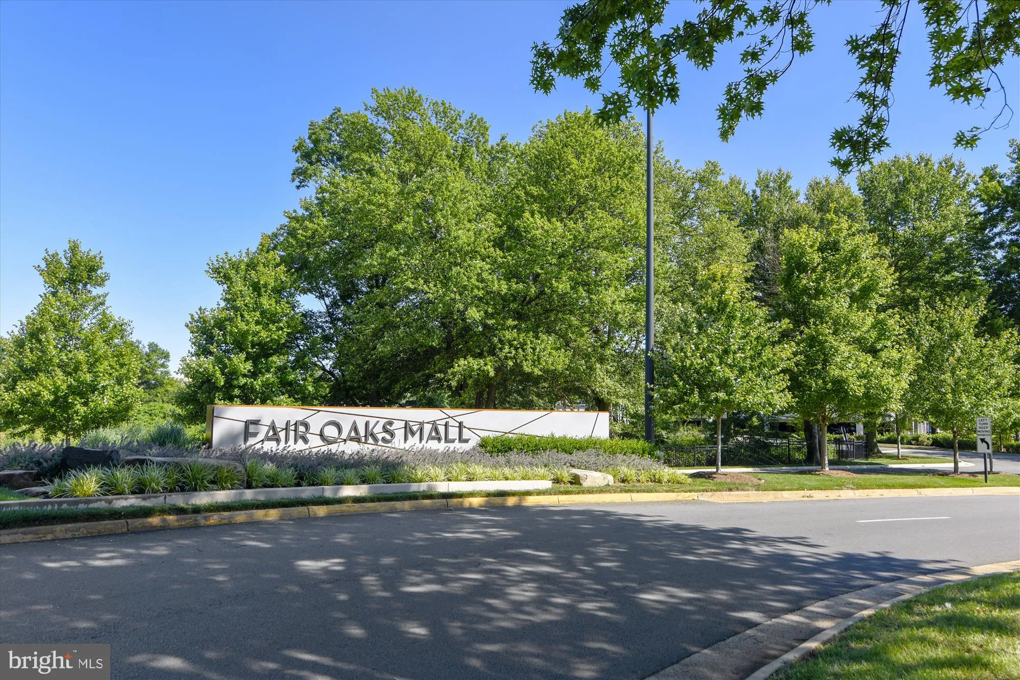 Fairfax, Virginia 22030, United States, 5 Bedrooms Bedrooms, ,5 BathroomsBathrooms,Residential,Contingent,77743