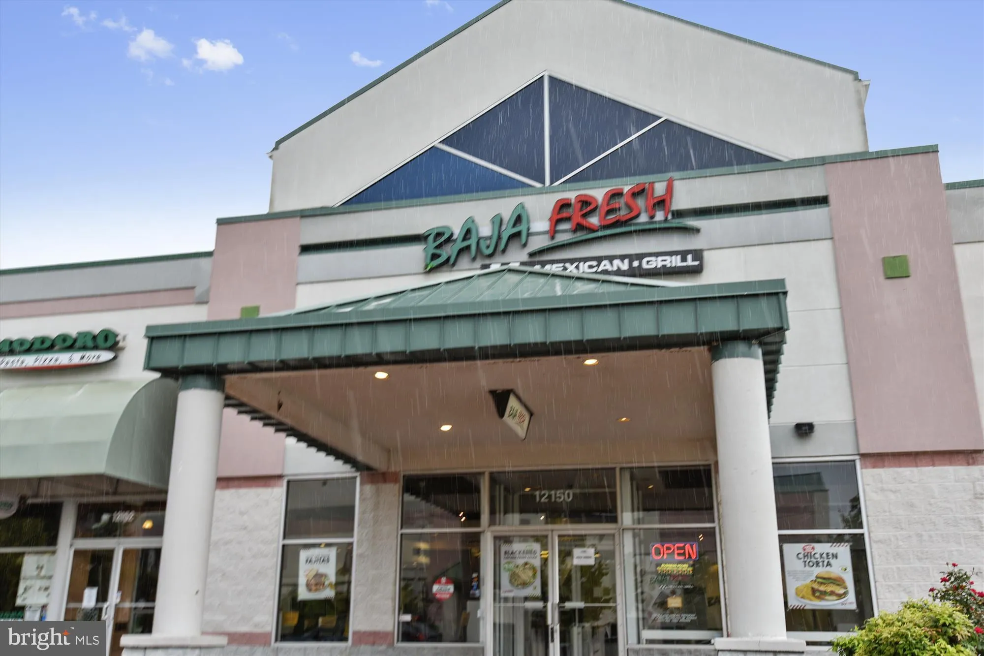 Fairfax, Virginia 22030, United States, 5 Bedrooms Bedrooms, ,5 BathroomsBathrooms,Residential,Contingent,77743