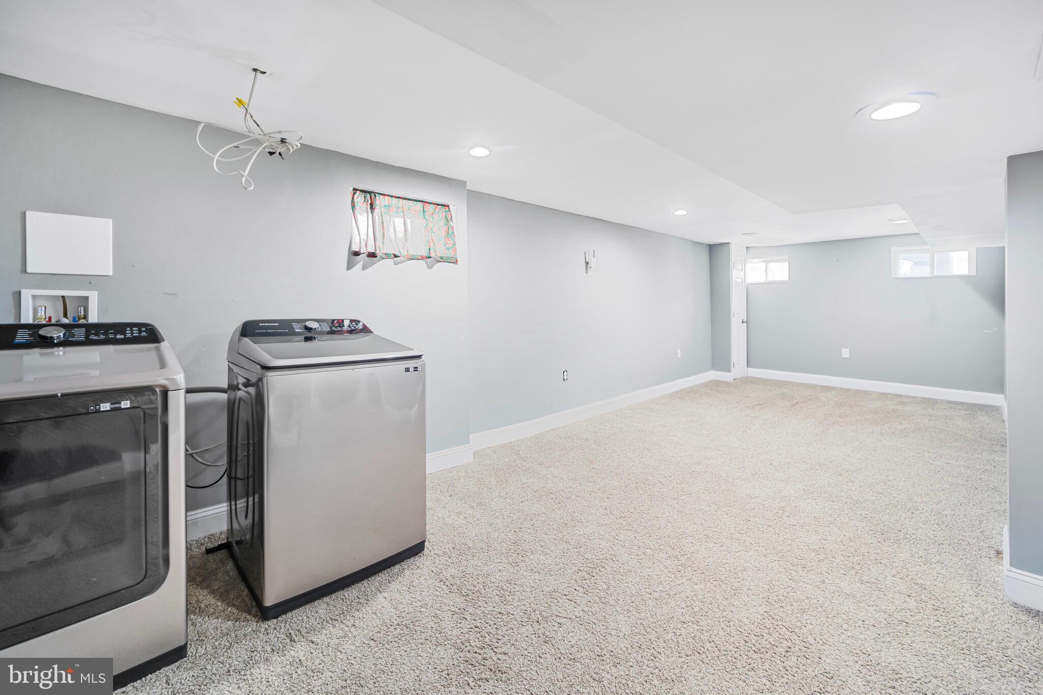 ALBEMARLE SQUARE - Residential