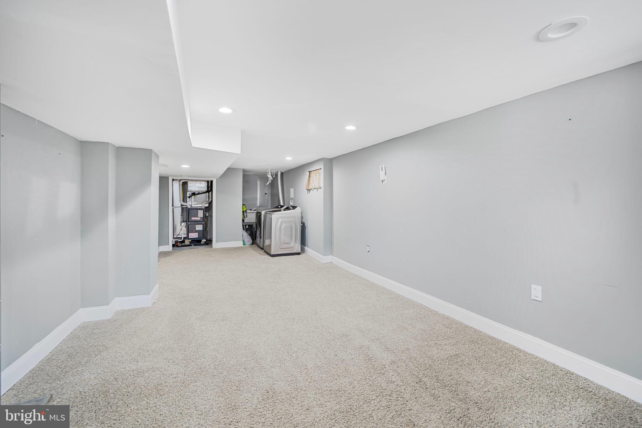 ALBEMARLE SQUARE - Residential