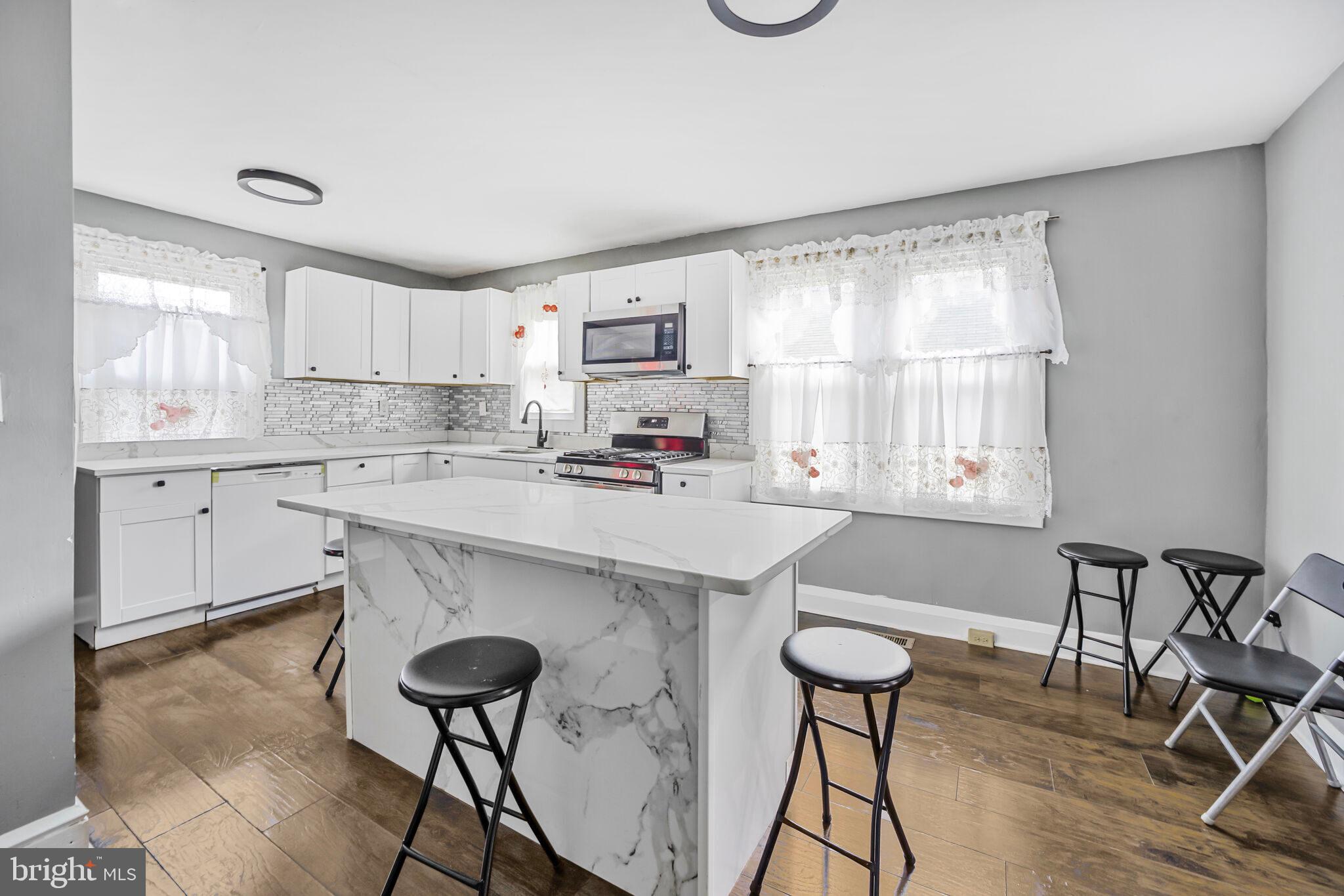 ALBEMARLE SQUARE - Residential