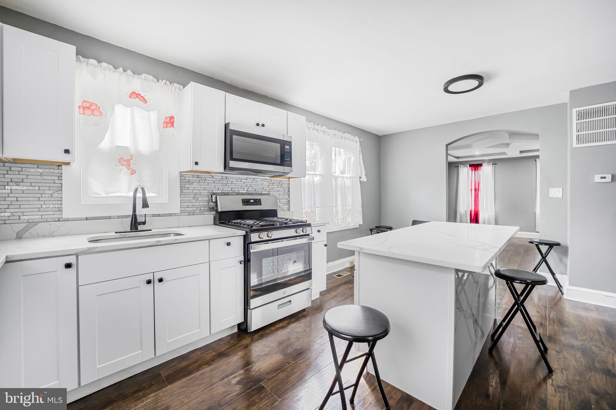 ALBEMARLE SQUARE - Residential
