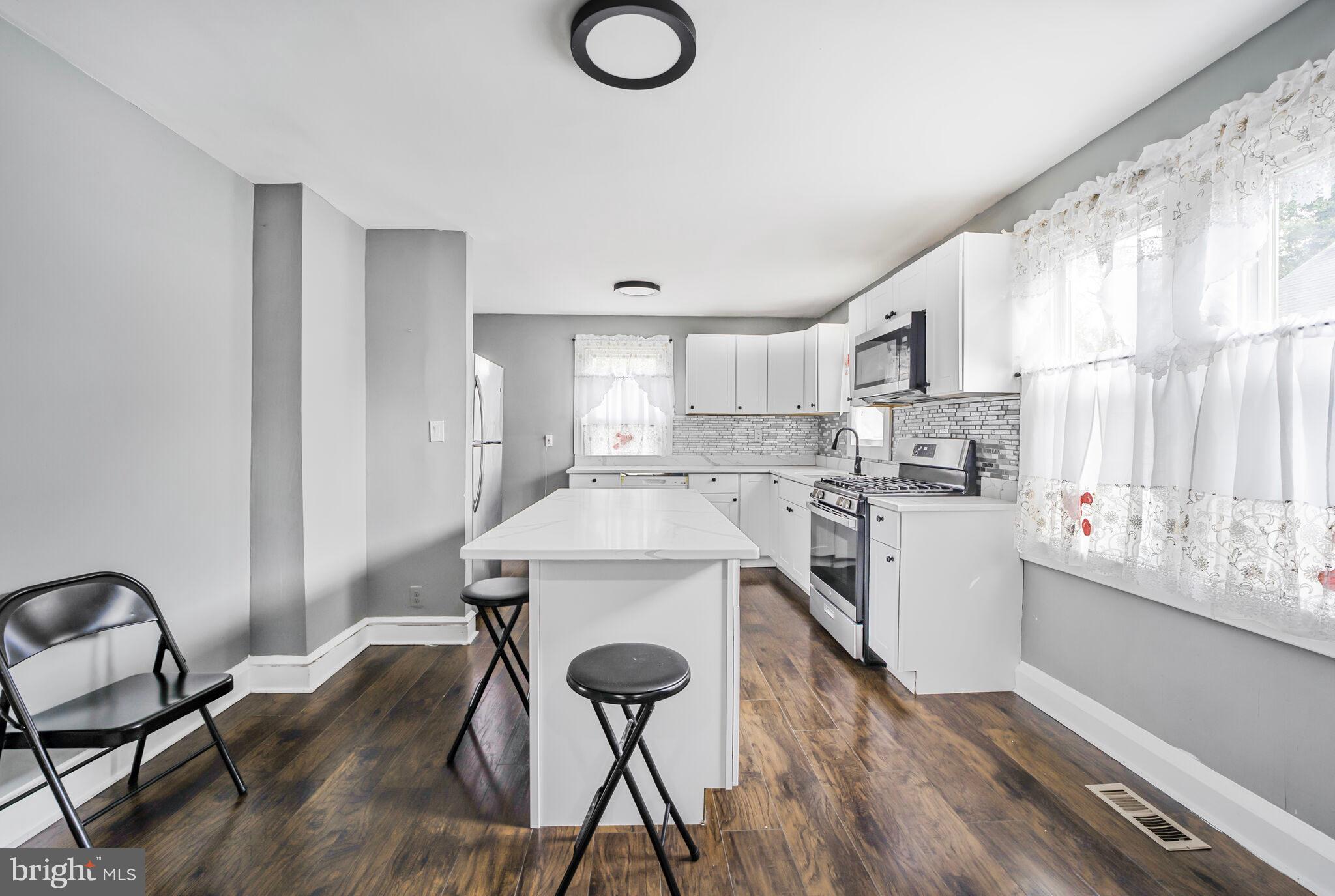ALBEMARLE SQUARE - Residential