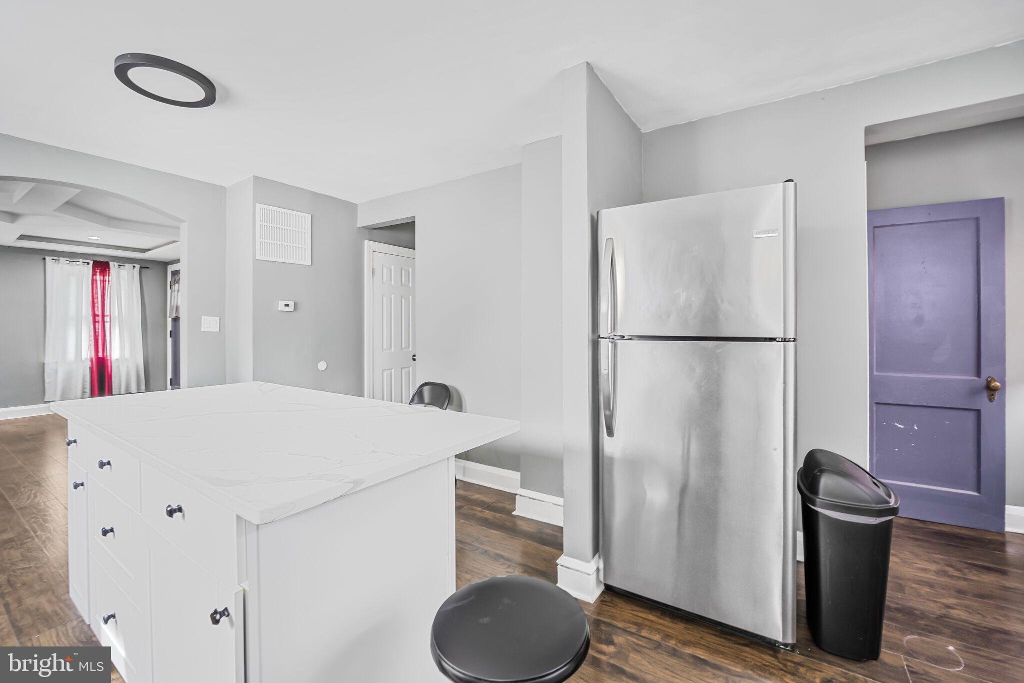 ALBEMARLE SQUARE - Residential