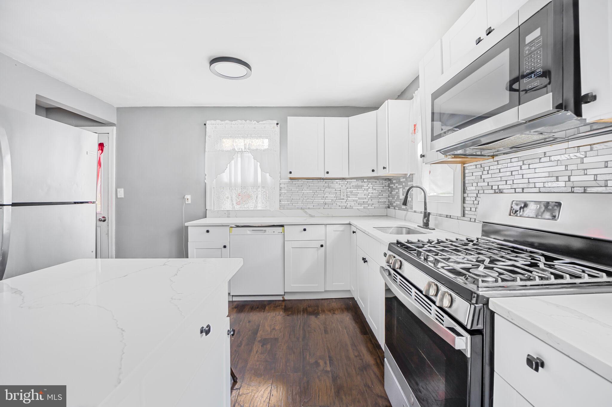 ALBEMARLE SQUARE - Residential