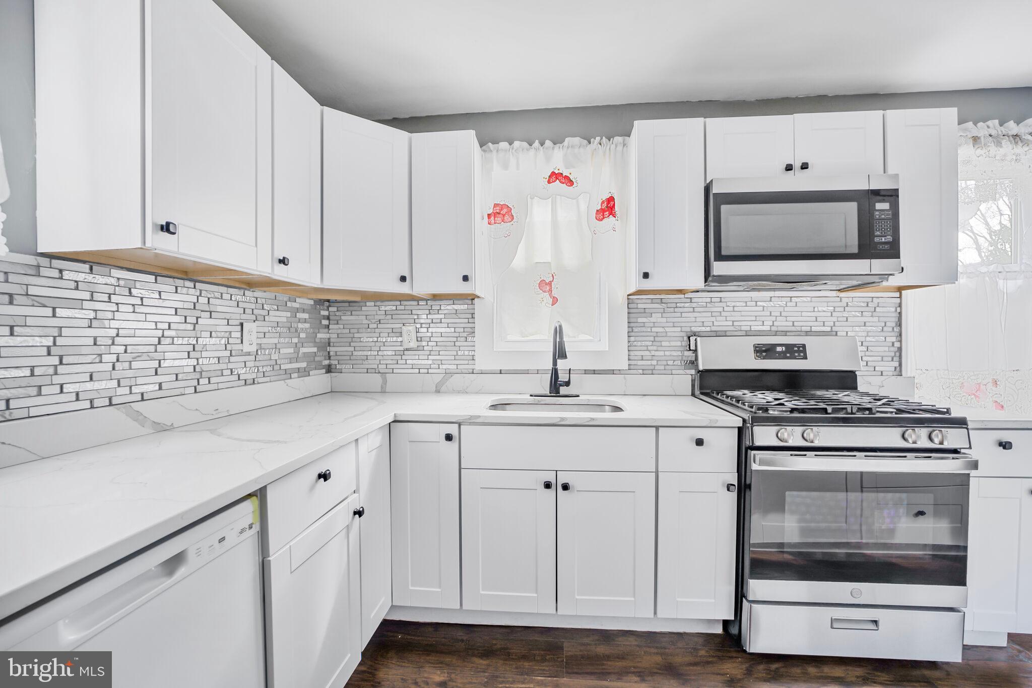 ALBEMARLE SQUARE - Residential