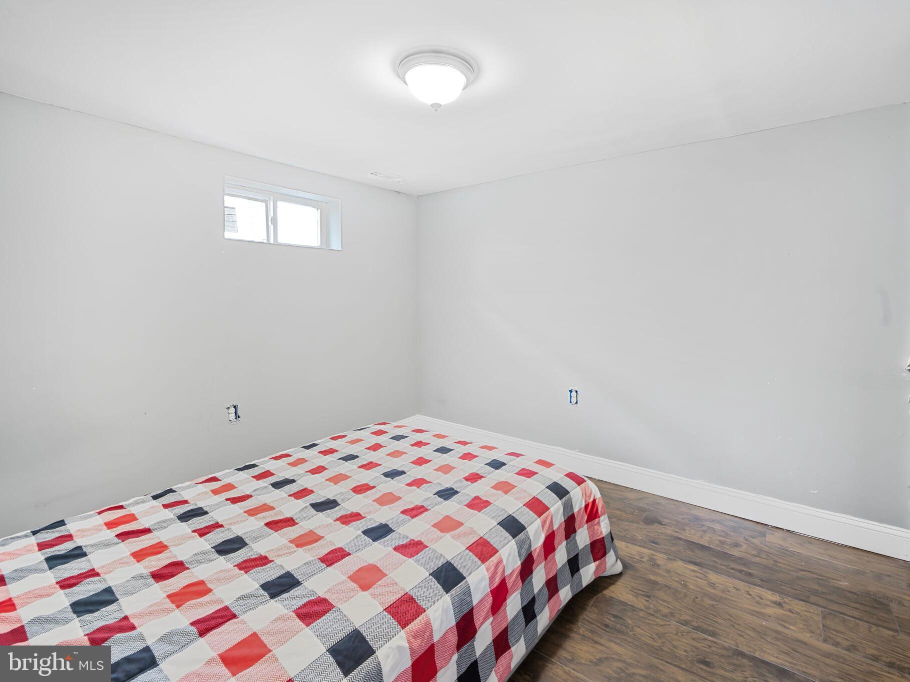 ALBEMARLE SQUARE - Residential