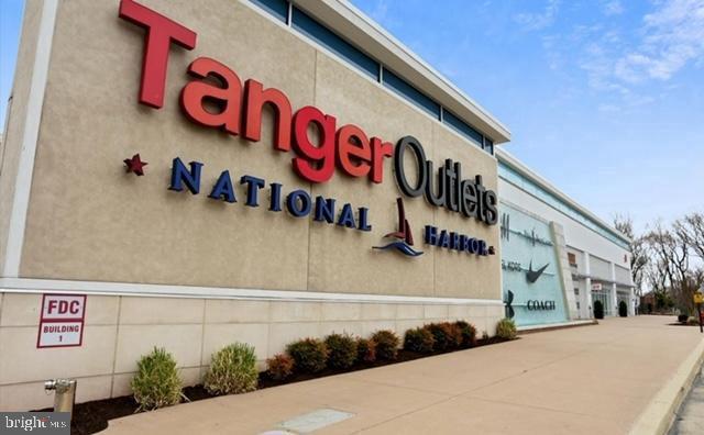 TANTALLON SQUARE - Residential Lease