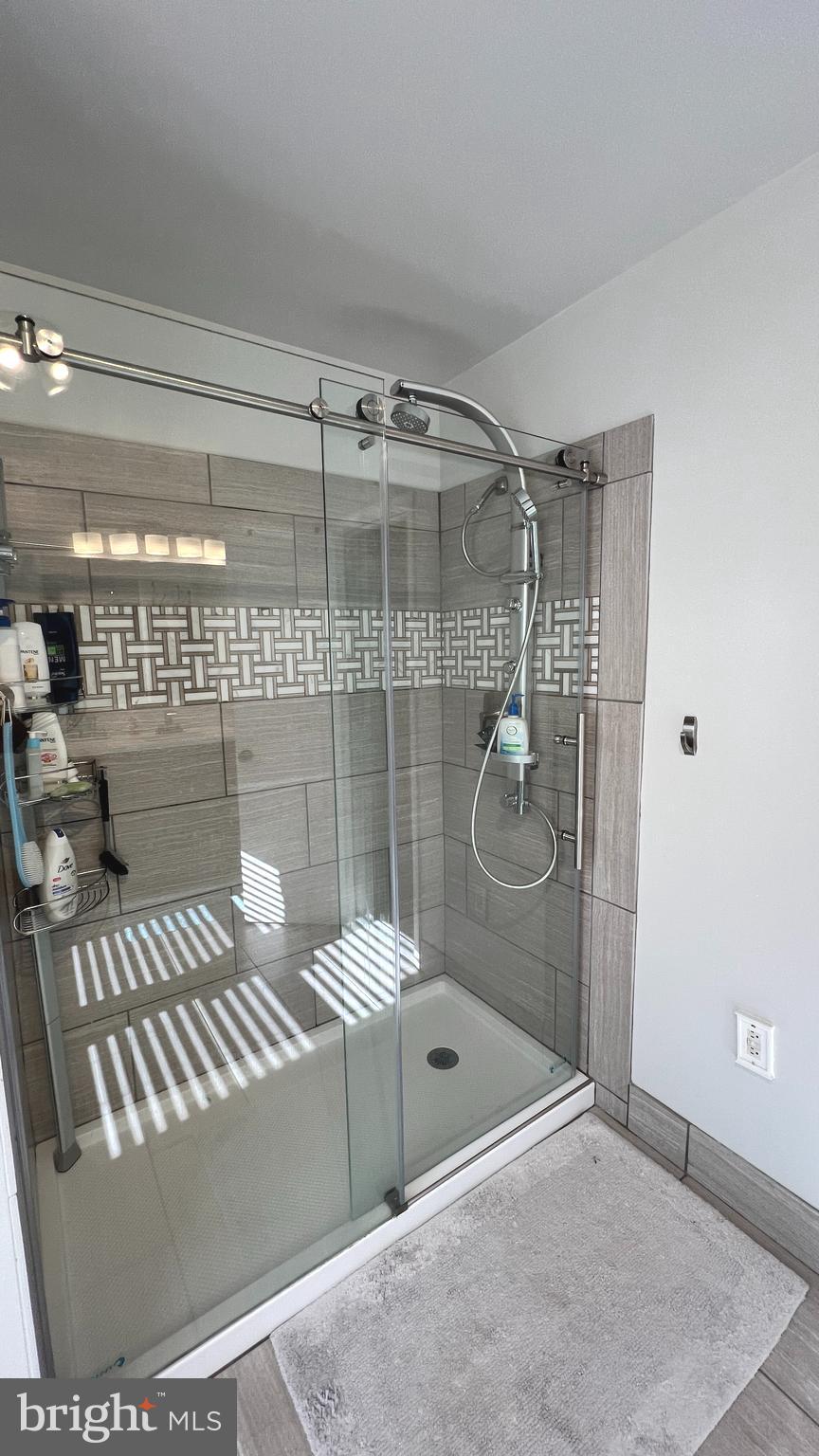 TANTALLON SQUARE - Residential Lease