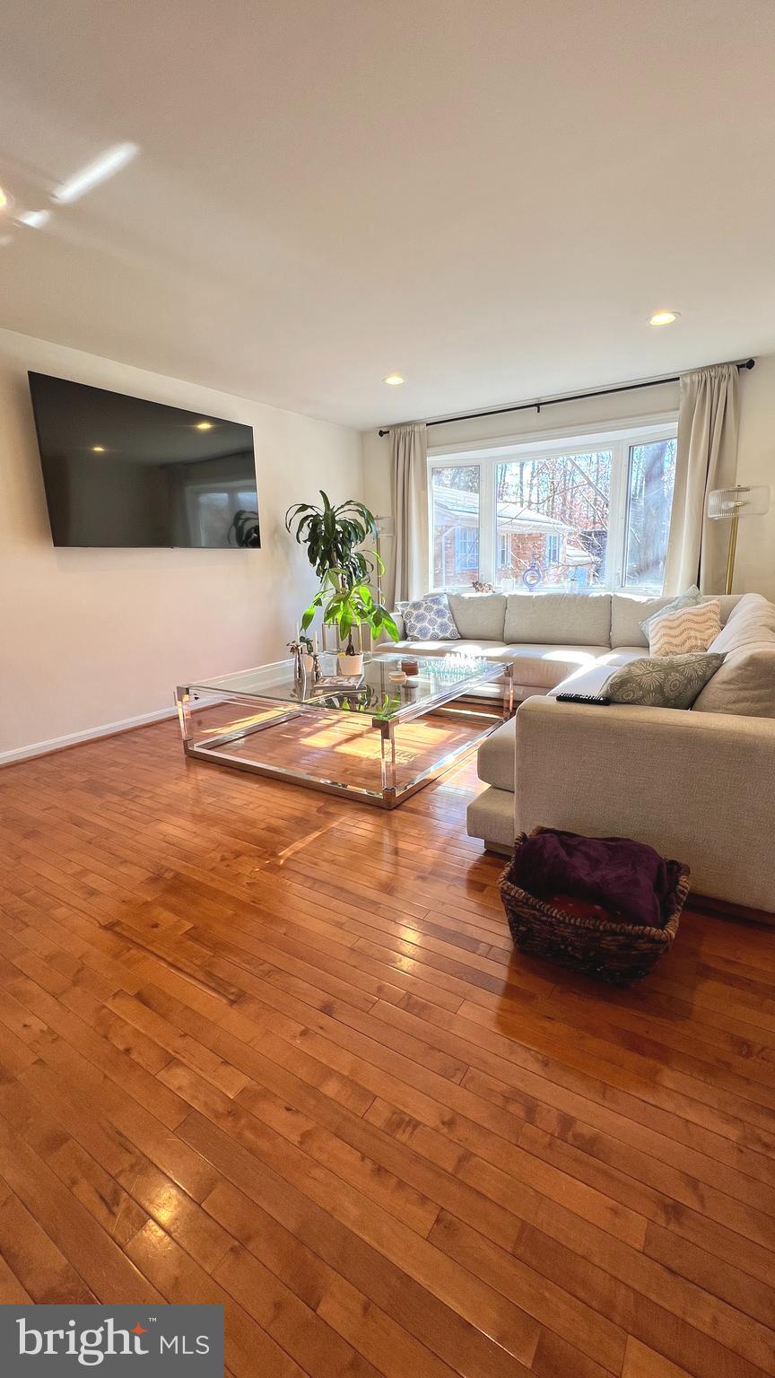 TANTALLON SQUARE - Residential Lease