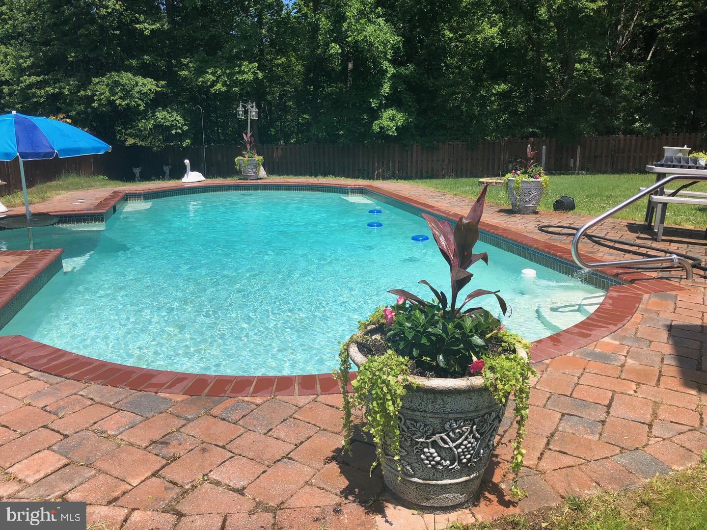 TANTALLON SQUARE - Residential Lease