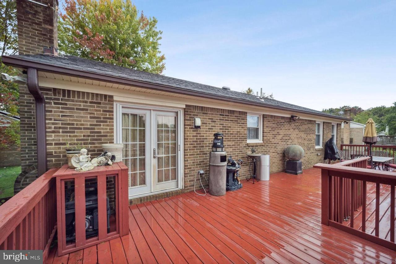 TANTALLON SQUARE - Residential Lease